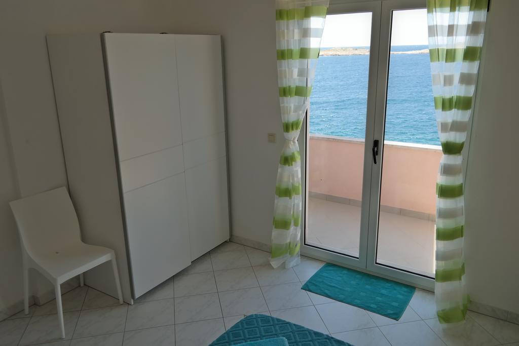 Direkt Am Meer-Apartments Puntaplanka ロゴズニッツァ エクステリア 写真