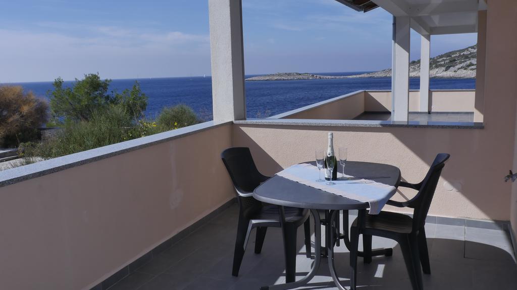 Direkt Am Meer-Apartments Puntaplanka ロゴズニッツァ エクステリア 写真