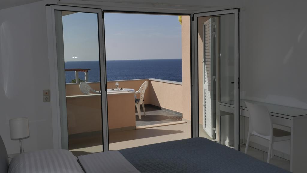 Direkt Am Meer-Apartments Puntaplanka ロゴズニッツァ エクステリア 写真